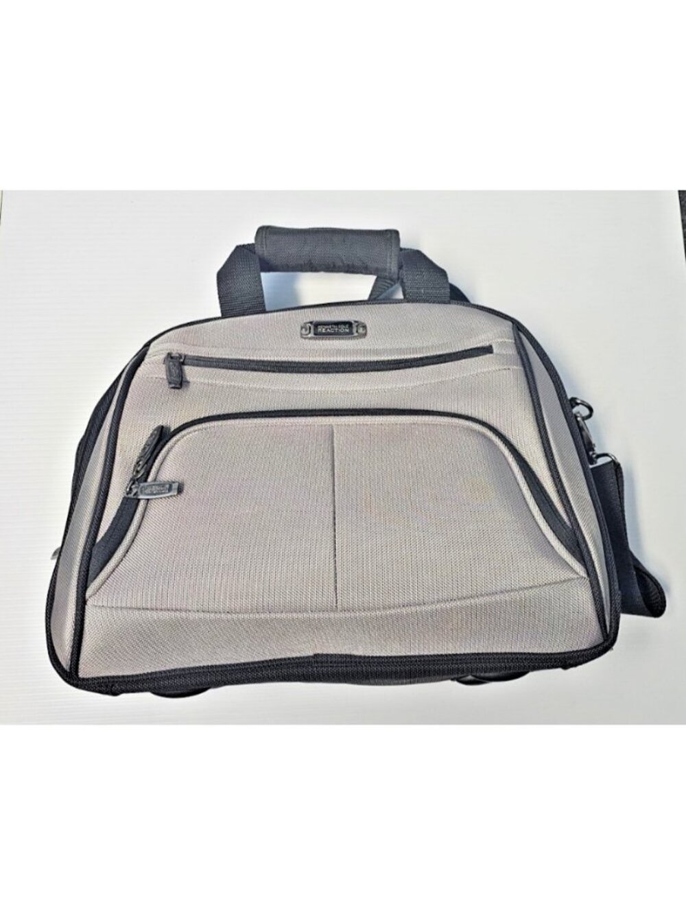 Kenneth Cole Reaction Messenger Bag Black Gray Travel Shoulder Organizer Bag